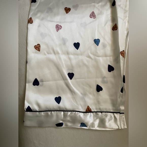NWOT Boutique Satin Feel Pajamas Pant Set White With Hearts Print design. Size L - Picture 9 of 9